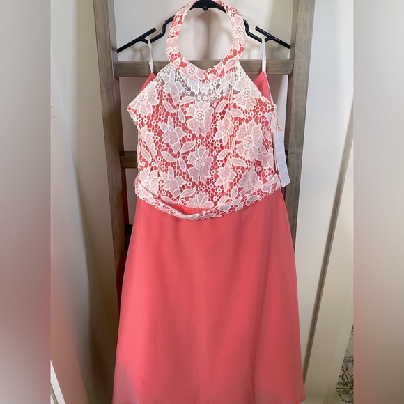 Children’s dress with floral pattern - Picture 2 of 3